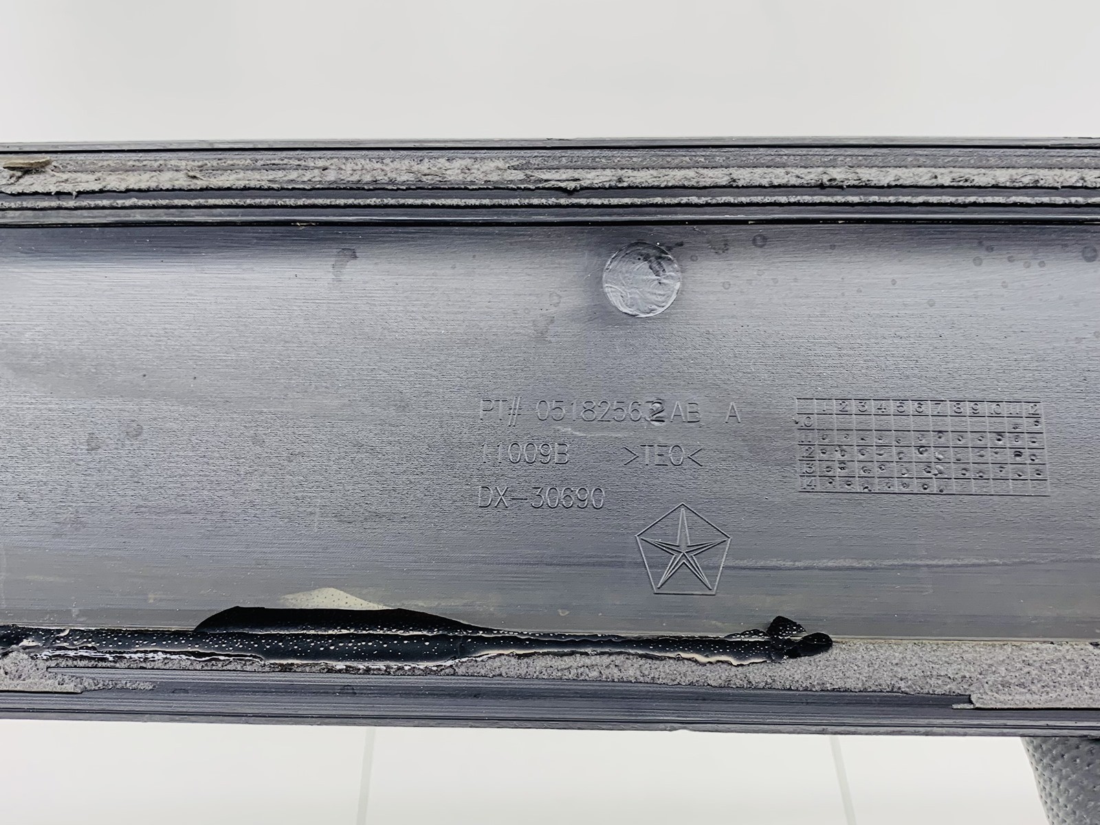 11-17 JEEP COMPASS FRONT RIGHT PASSENGER SIDE DOOR SHELL PANEL MOLDING COVER OEM