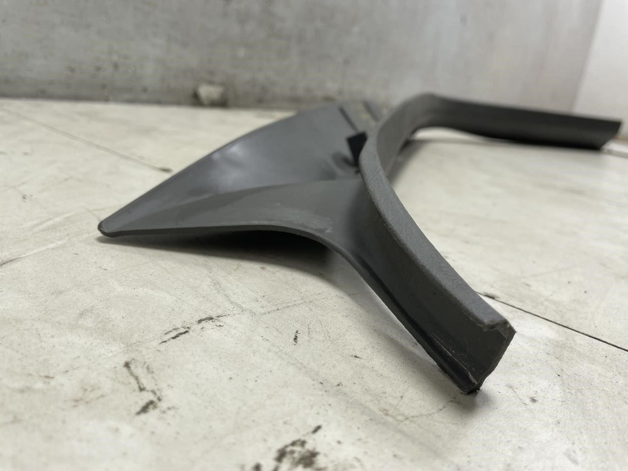 2009 FORD RANGER FRONT LEFT DRIVER SIDE WNDSHIELD MOULDING PANEL OEM+