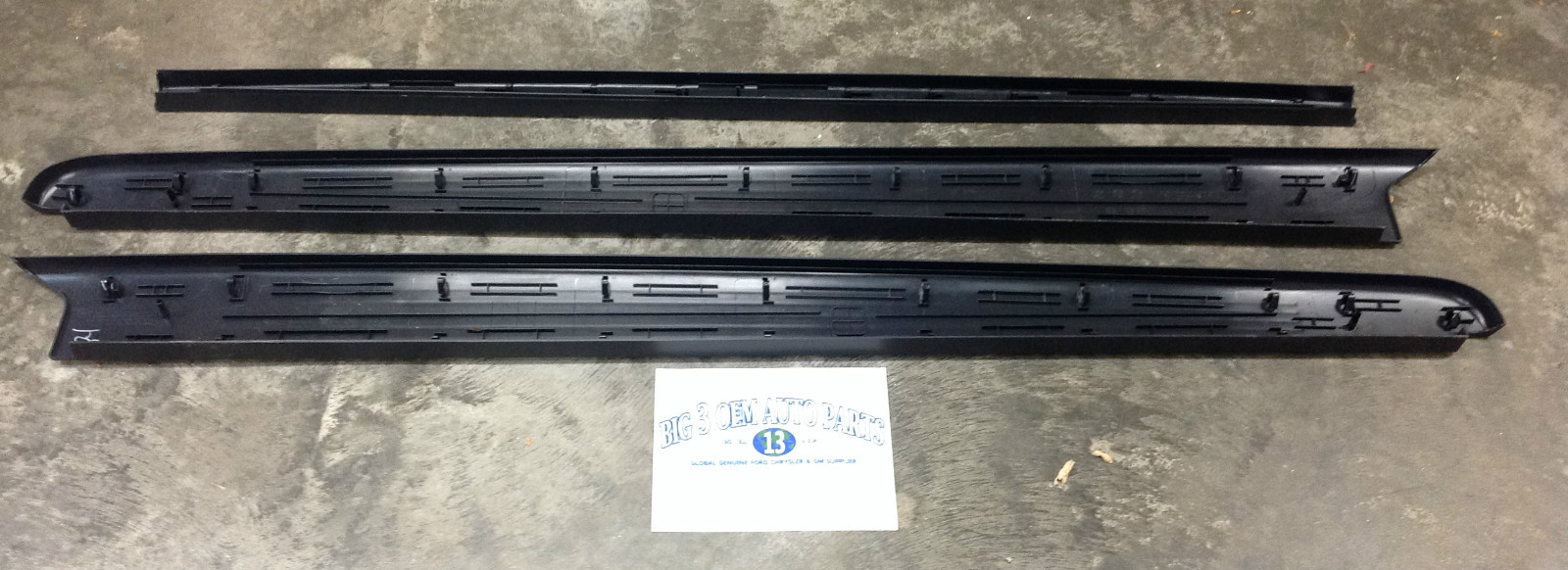 2004-2005 Ford F-150 Style Side 5.5′ RH & LH Bed Rail & Tailgate Cap molding kit