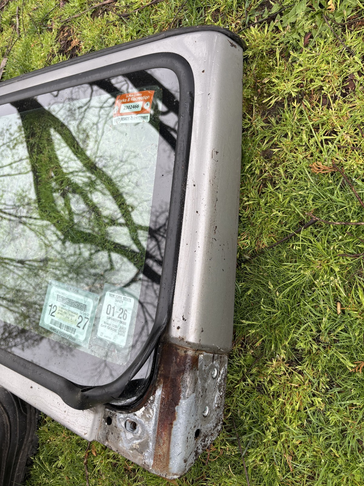 97-02 JEEP Wrangler TJ MOVEABLE WINDSHIELD FRAME WIITH GLASS clean condition gre