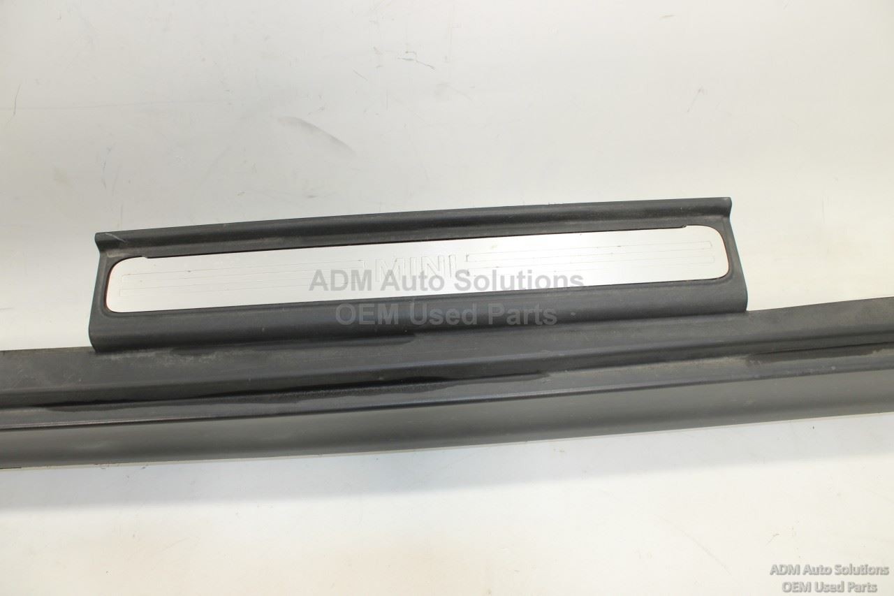 2015 – 2024 MINI Cooper F55 Right Passenger Side Skirt Rocker Panel OEM 7315524