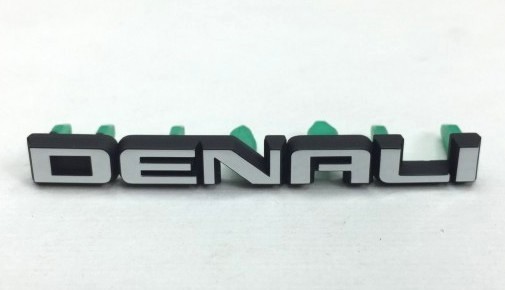 GMC DENALI DRIVER STEERING WHEEL REPLACEMENT EMBLEM CHROME PLASTIC 622778100D