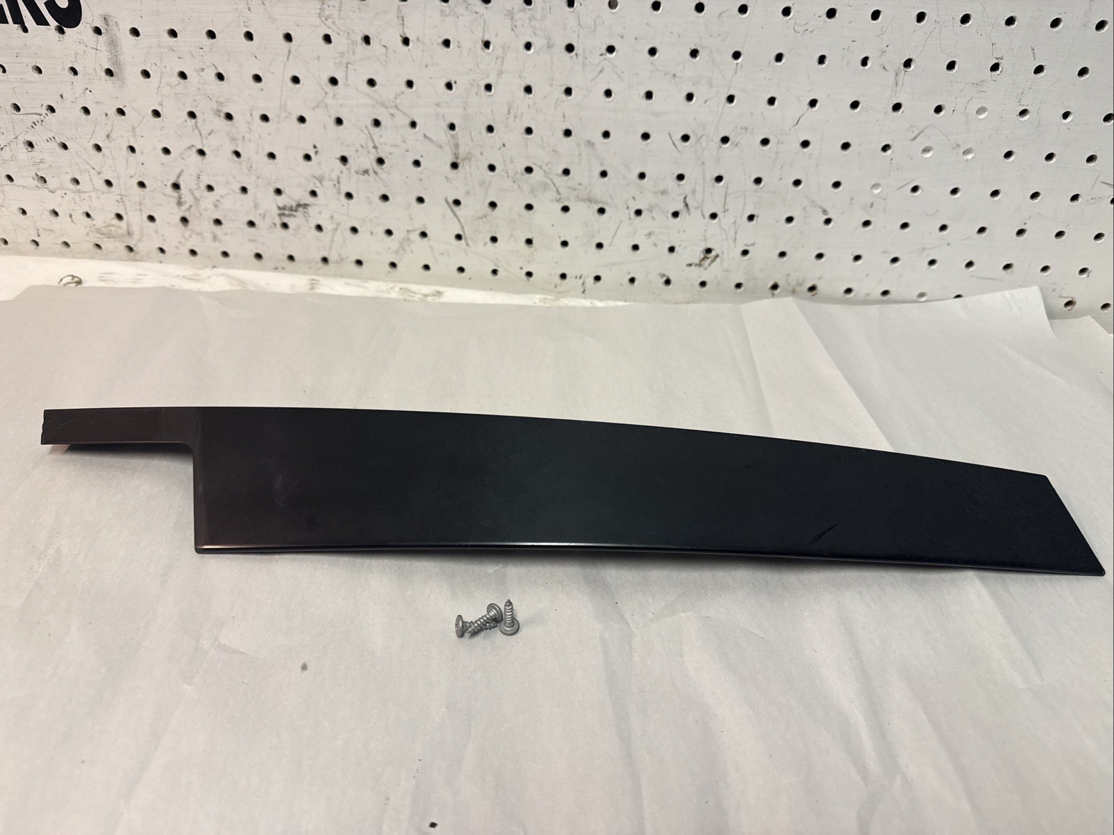 06-12 BMW 335i 225i 328i 330i LH LEFT FRONT Exterior B Pillar Trim Cover OEM