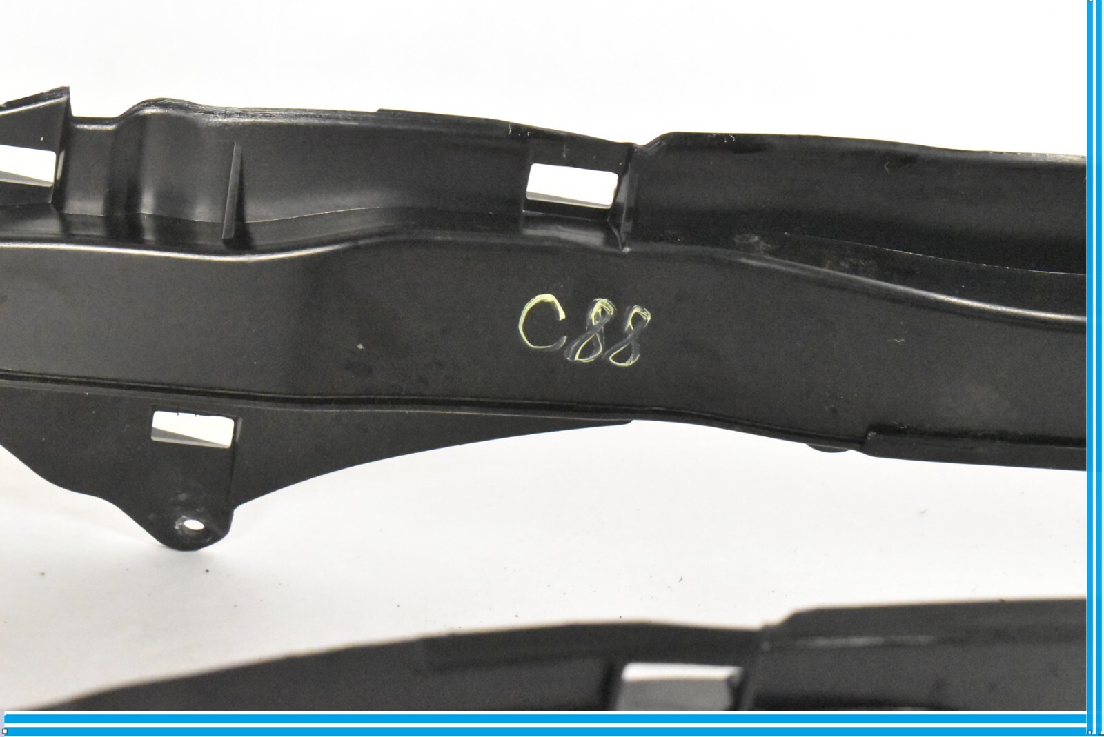 2003 – 2006 MERCEDES BENZ CL CLASS C215 BRACKET TRIM ARMREST CONSOLE CENTER OEM