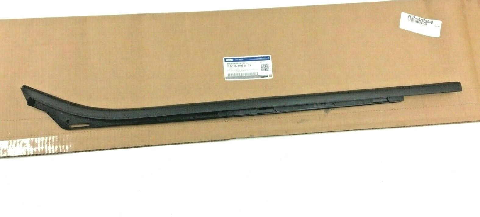 Ford F-150 F-250 F-350 right hand rear Door Window Outer Belt Molding new OEM