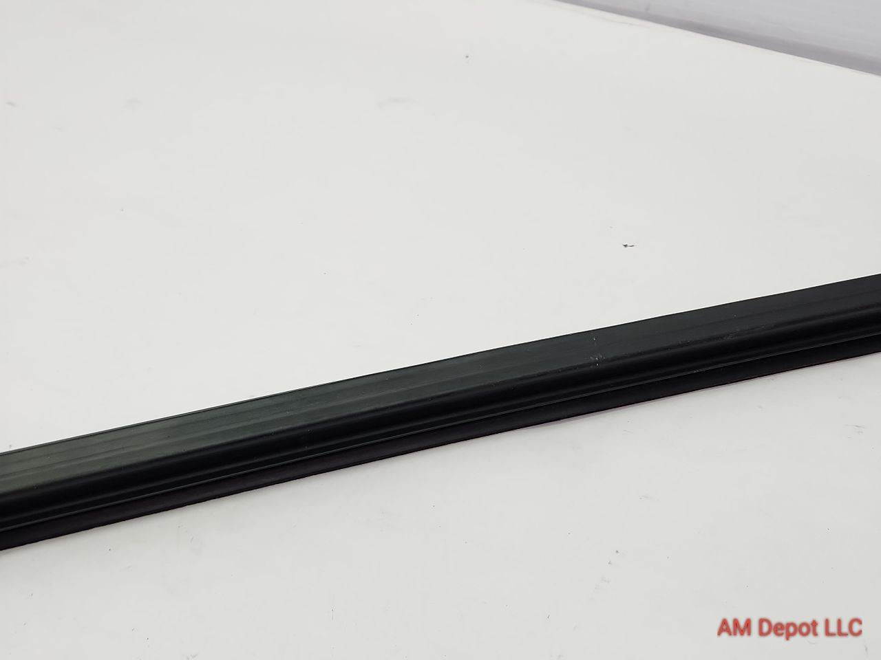 2009 BMW 135i 128i E82 E88 E81 Right Door Interior Window Channel Seal 7164940