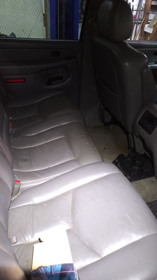 Rear Passenger Exterior Pillar Molding 15764014 Fits 00-06 TAHOE