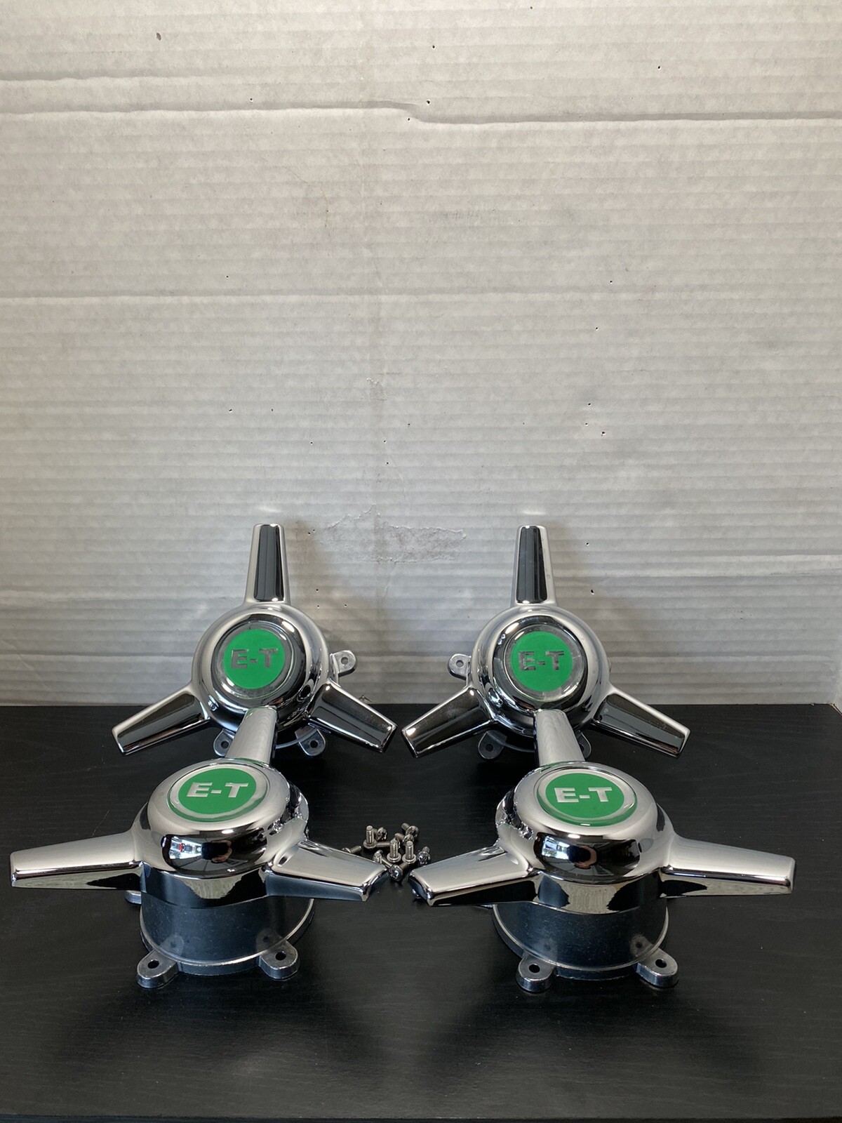 (4) E.T SPINNERS CENTER CAPS 5 LUG E.T WHEELS, 2″1/8. GREEN E.T LOGO