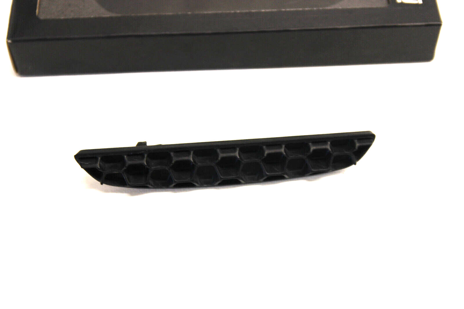 BMW 14-18 F85 X5m driver left rear bumper honeycomb reflector insert ACexxon