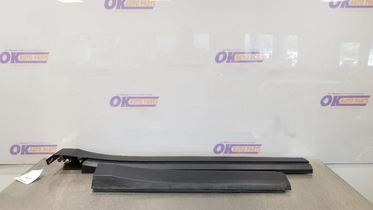 21 CHEVY TAHOE ROCKER PANEL MOULDING RIGHT PASSENGER TEXTURED