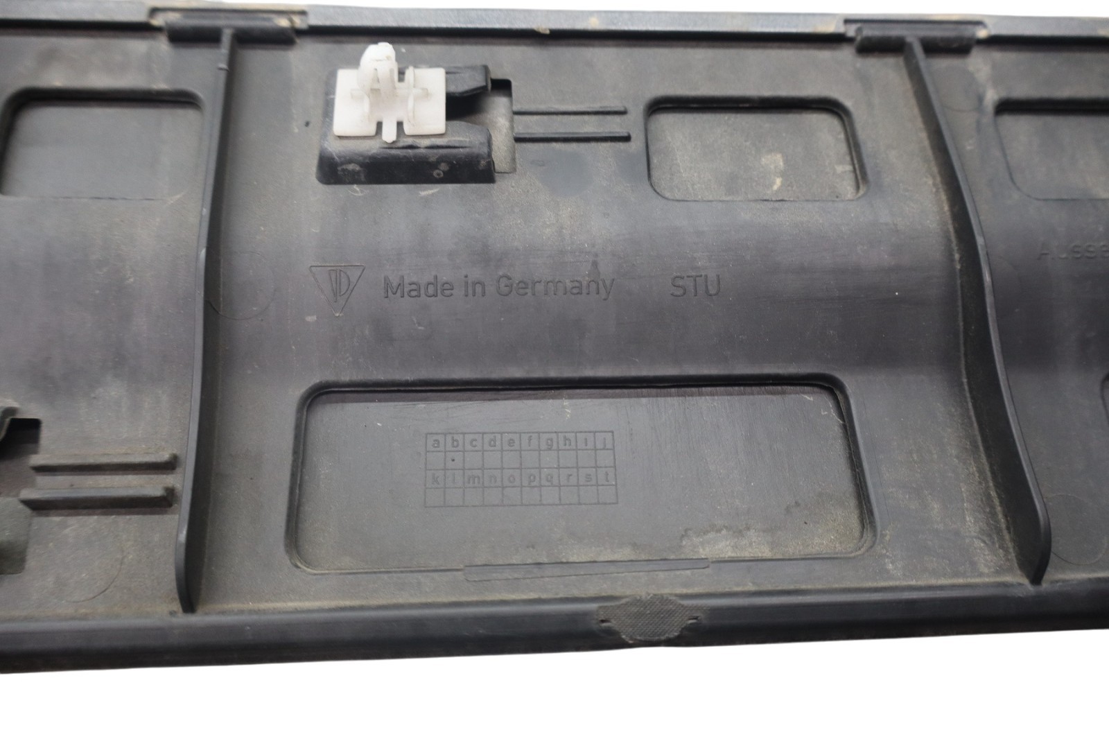 11-18 Porsche Cayenne 958 Rear Left Driver Side Lower Door Molding 7P5837787 OEM