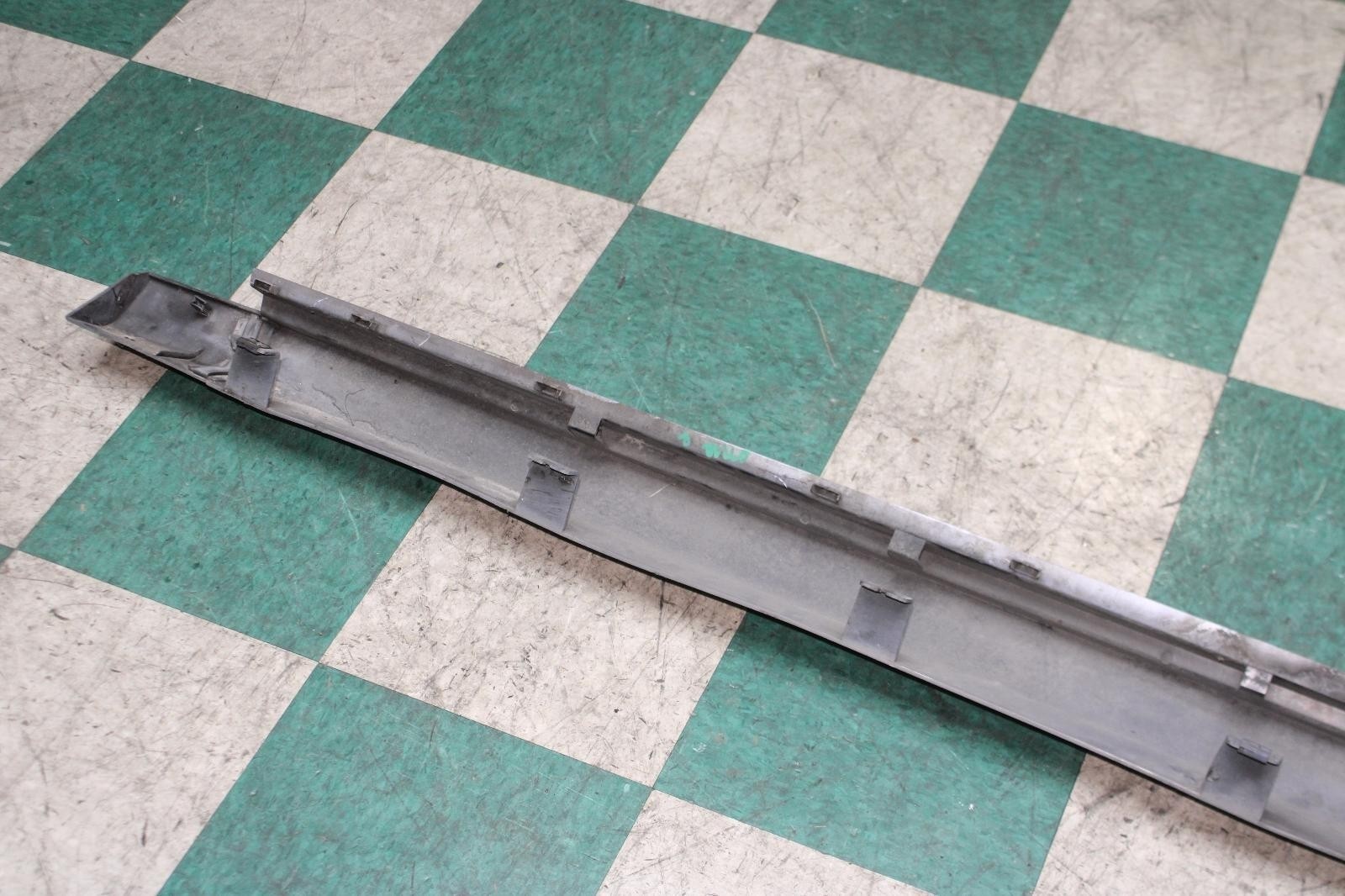 ⚠️DMG⚠️ 11-20 Caravan Silver Passenger Right RH Rocker Molding Side Skirt Panel
