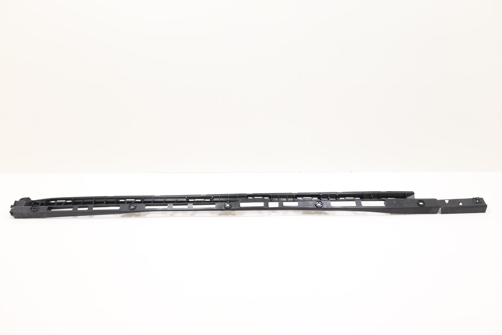 2016- 2023 MERCEDES GLC300 X253 LEFT SIDE ROCKER MOLDING BRACKET OEM A2536980127