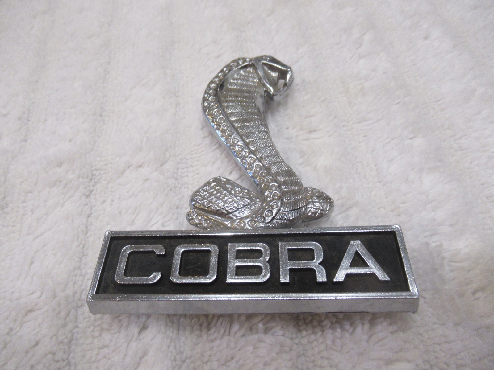 1968 Mustang Shelby Front Fender Cobra Emblem S8MS 16098