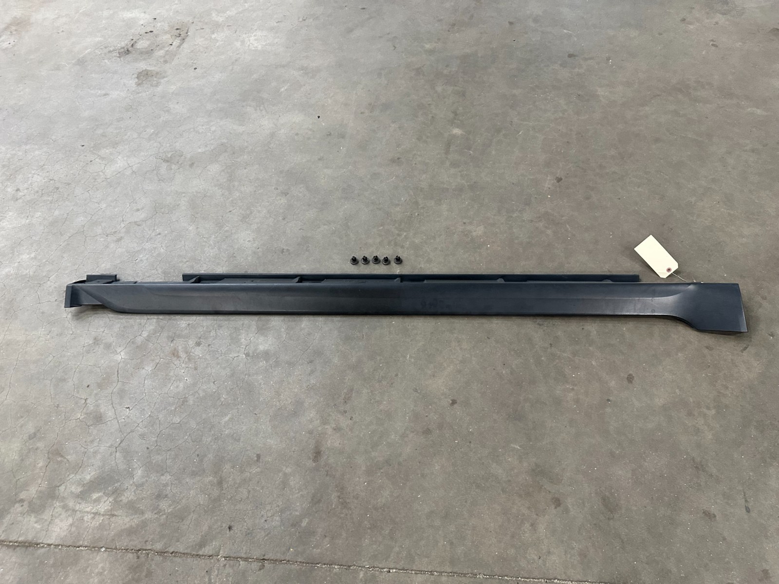 13-17 SUBARU CROSSTREK RIGHT LOWER SKIRT SIDE ROCKER PANEL MOLDING, OEM LOT3670