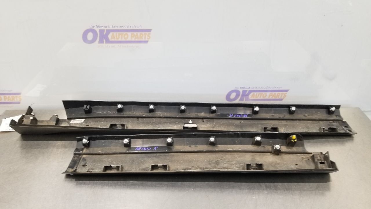 21 CHEVY TAHOE ROCKER PANEL MOULDING RIGHT PASSENGER TEXTURED