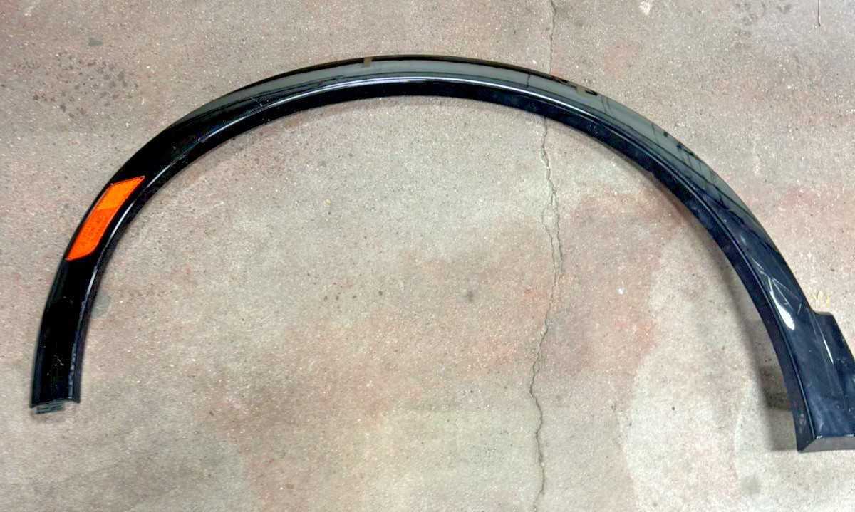 2020-2023 Cadillac XT4 Front Driver Left Wheel Opening Molding Trim OEM 84626705