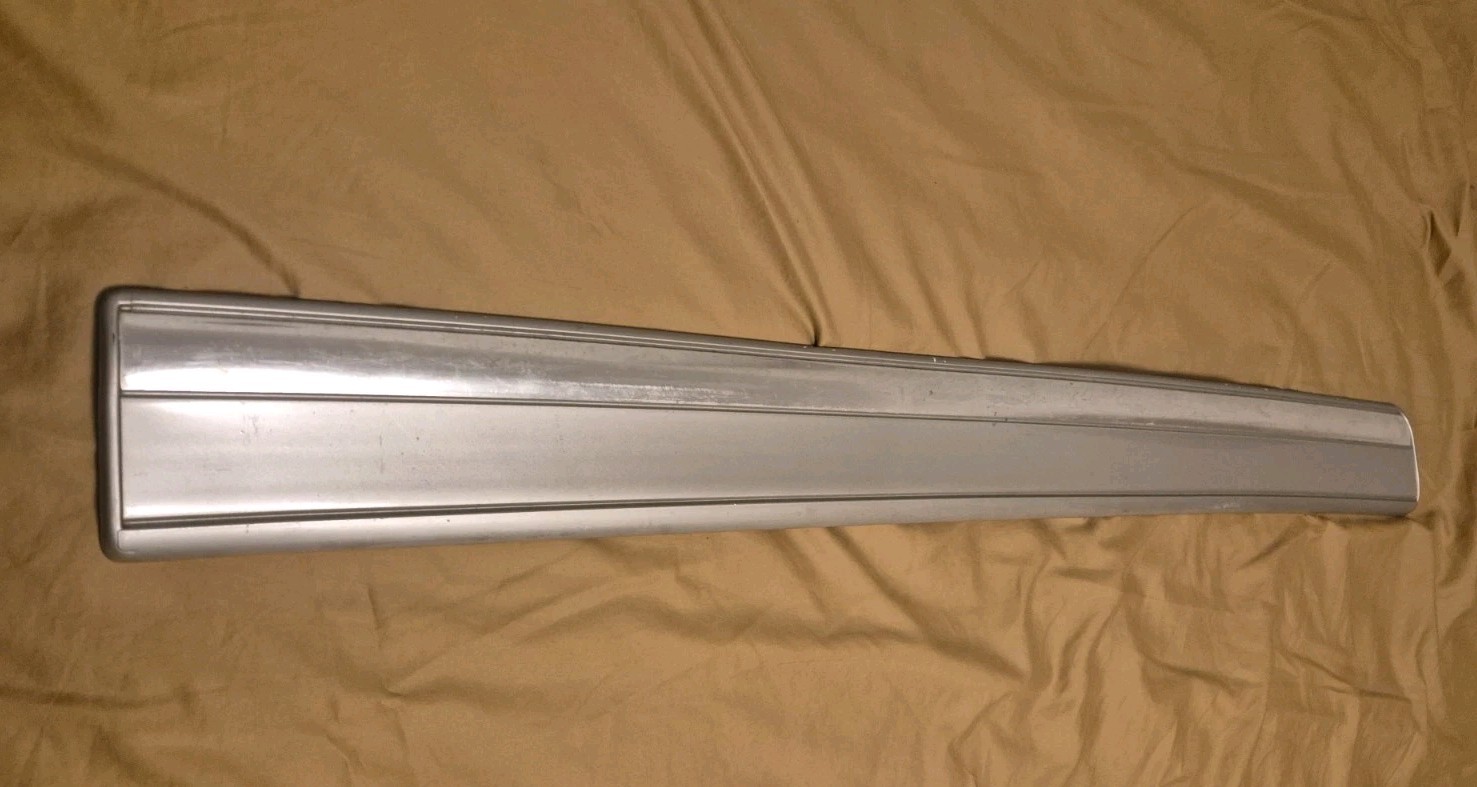 03-07 SILVERADO OEM Front Left Door Trim Rubber Body Side Molding SILVER BIRCH