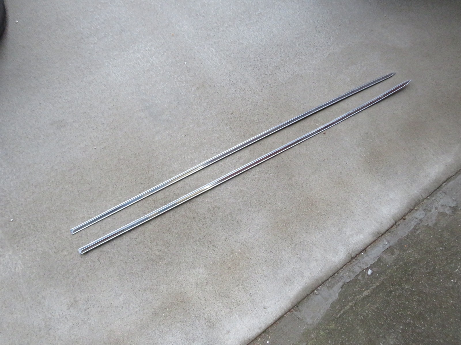 1962 62 Oldsmobile Dynamic 88 Front Fender Spears Molding Rh & Lh ~ Original