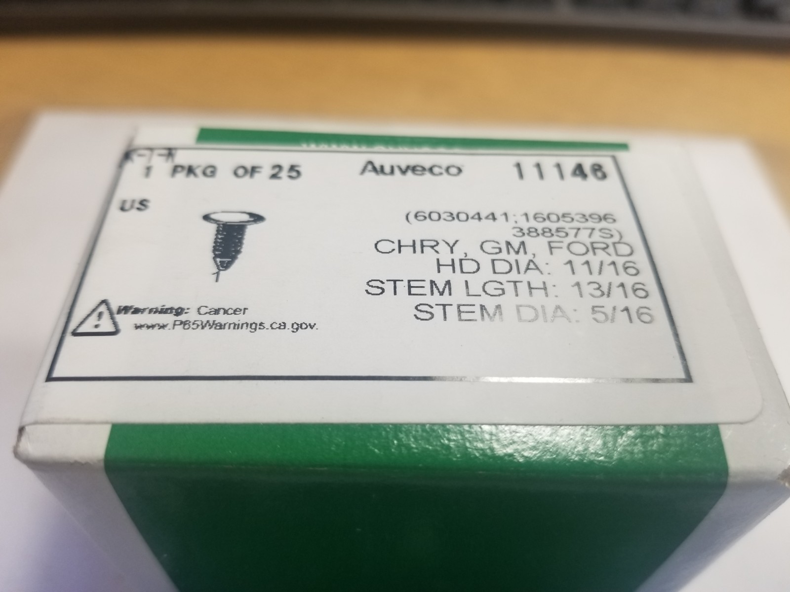 Auveco 11146 XMAS Push Retainers (25 Pack)