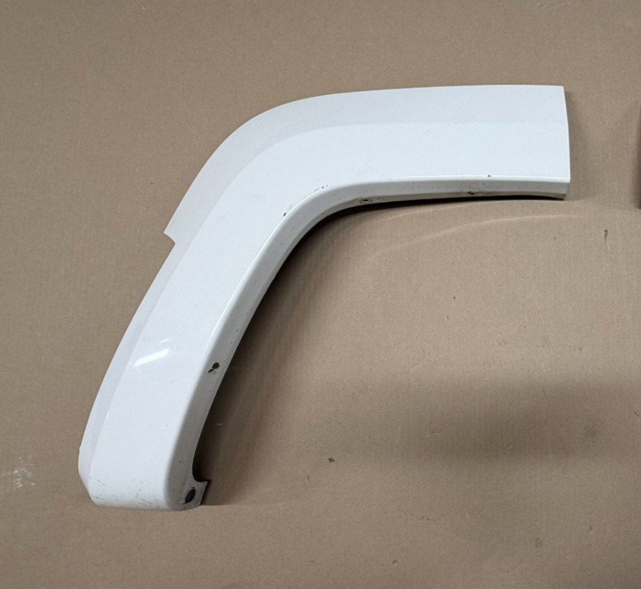 07-2013 Jeep Liberty RIGHT Rear Quarter Fender Flare Arc Molding Trim PW1 white