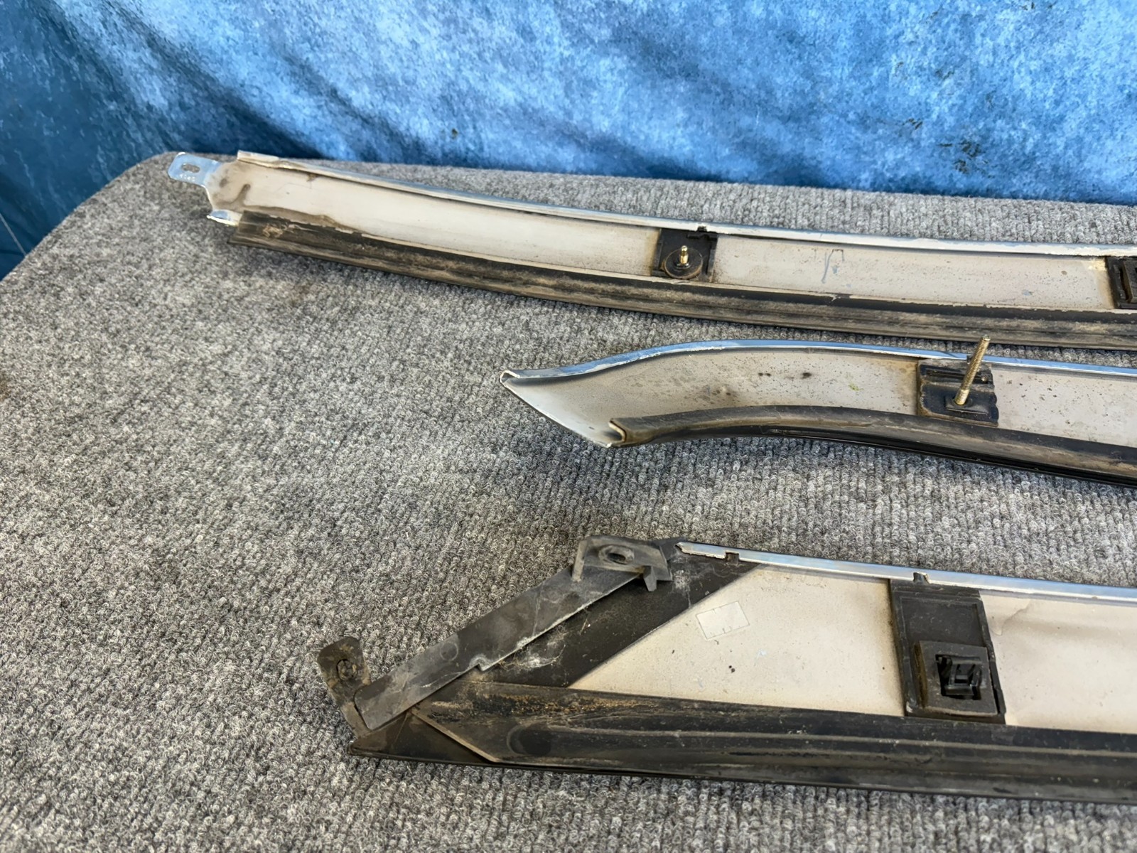 FORD THUNDERBIRD 02-05 RIGHT LEFT CENTER WINDSHIELD CHROME MOULDING TRIM SET OEM