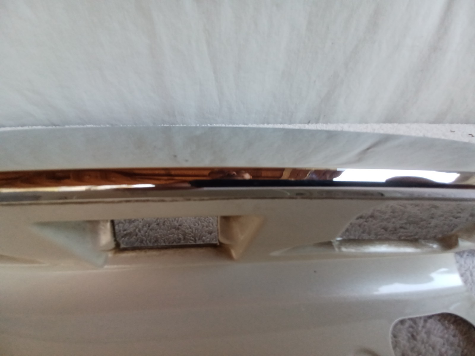 2005-2008 ACURA RL LICENSE GARNISH AND CHROME TRIM PEARL WHITE USED GOOD