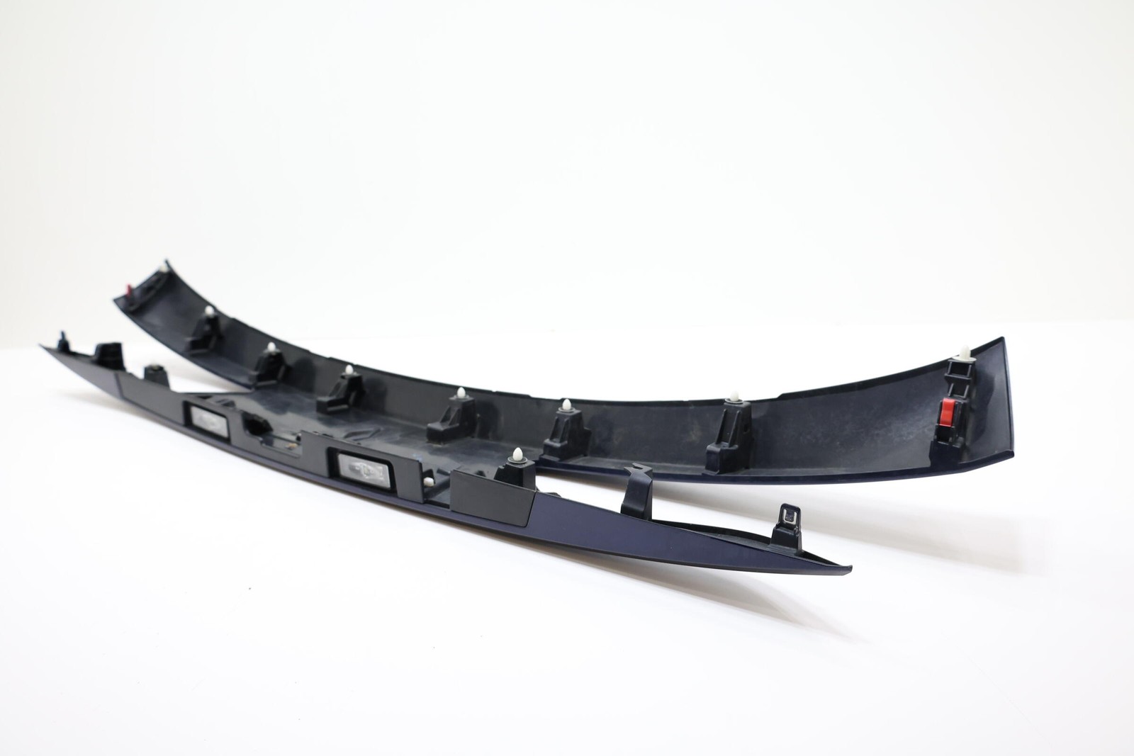 2022 – 2025 MITSUBISHI OUTLANDER REAR LIFTGATE MOLDING TRIM PANEL OEM BLUE_D14