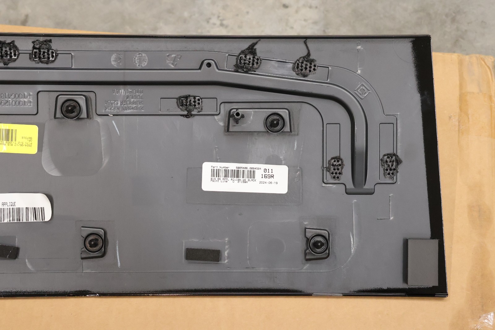 2022-2025 Rivian R1S OEM Rear Overhead Shark Fin Roof Antenna Applique Molding