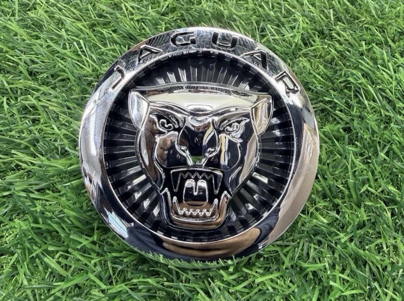 JAGUAR SILVER GROWLER GRILLE EMBLEM BADGE 86MM FRONT LOGO XF XJ F-TYPE F-PACE