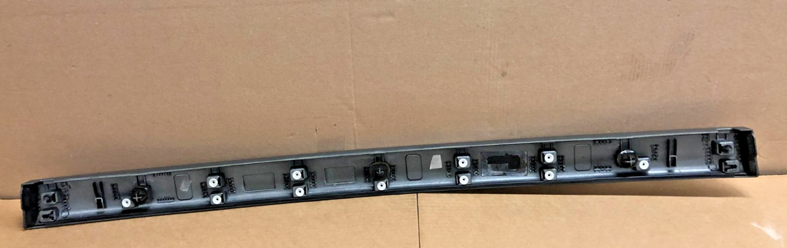2008 range rover sport rear lower lift gate moulding 2006-2011