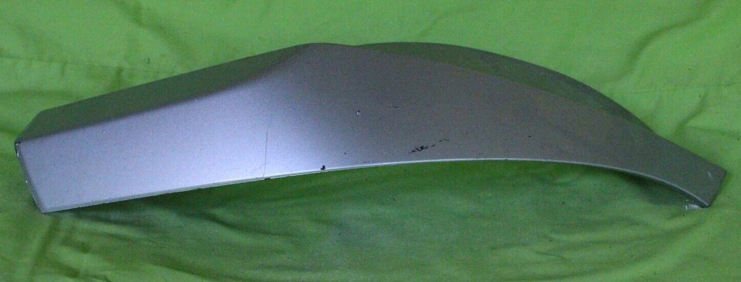 Nissan Maxima Rear RH Tail Light Upper Molding 949600-XX