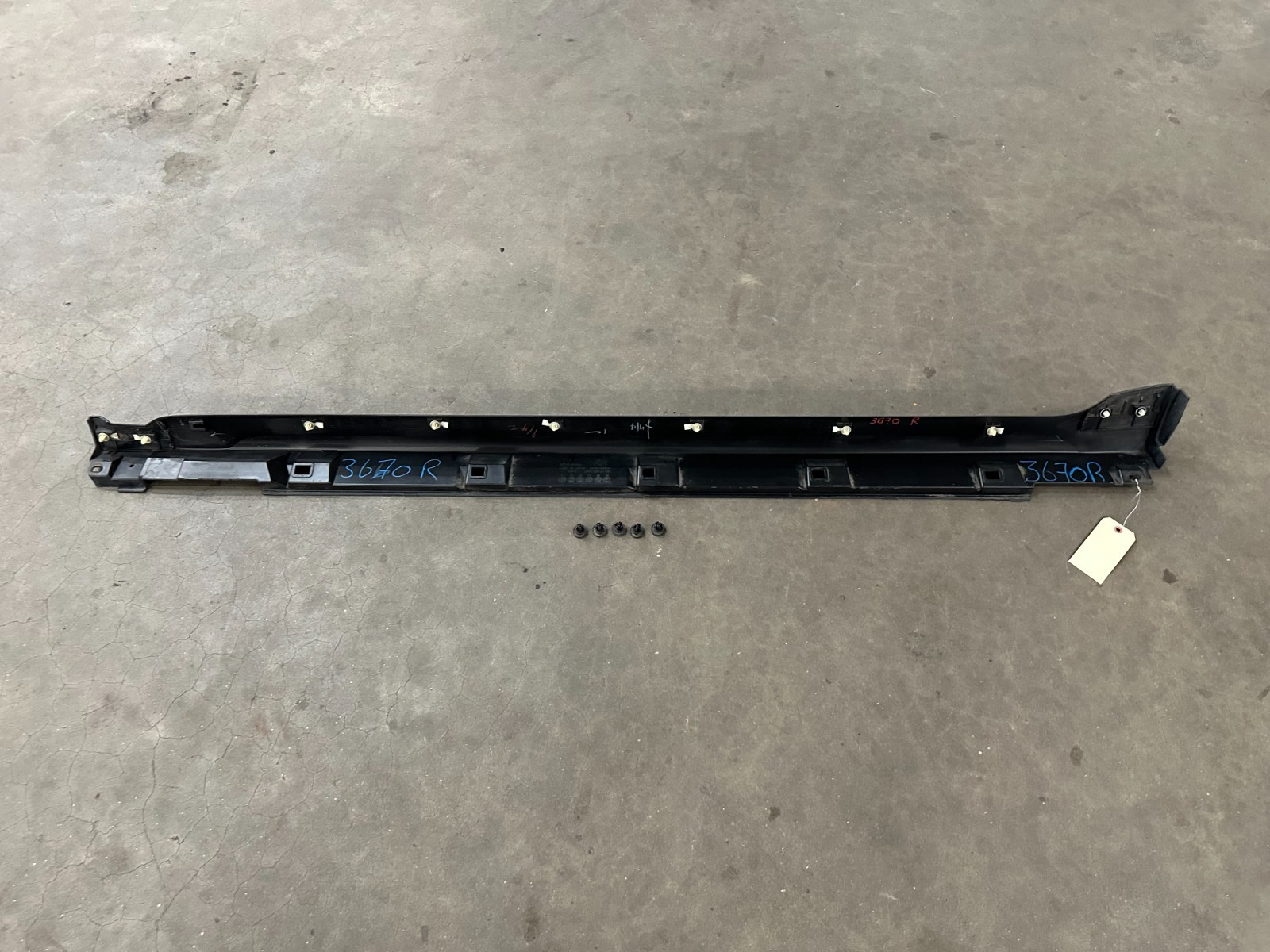 13-17 SUBARU CROSSTREK RIGHT LOWER SKIRT SIDE ROCKER PANEL MOLDING, OEM LOT3670
