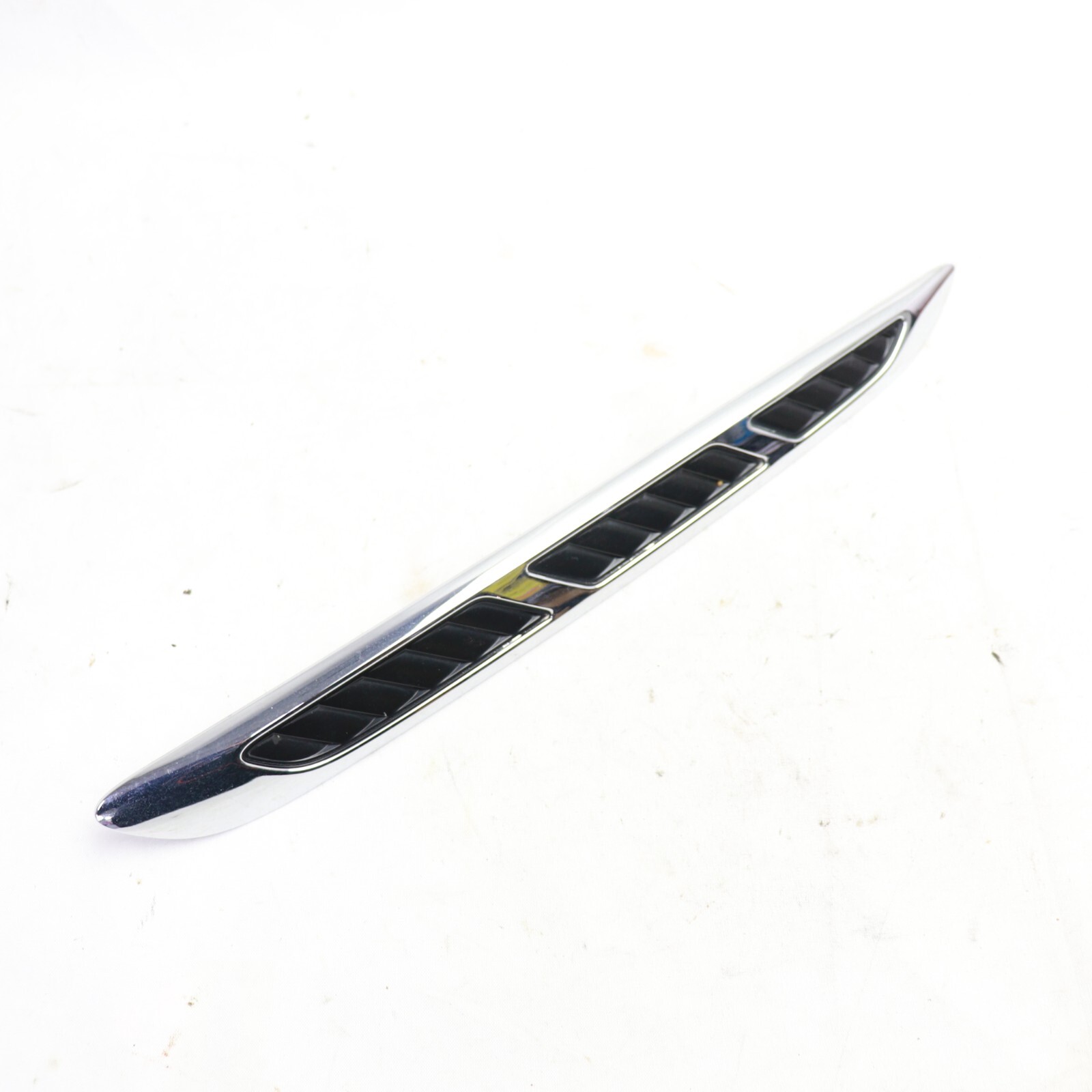 2008 – 2012 Buick Enclave Hood Grille Molding Trim Front RH 25867284 Chrome OEM