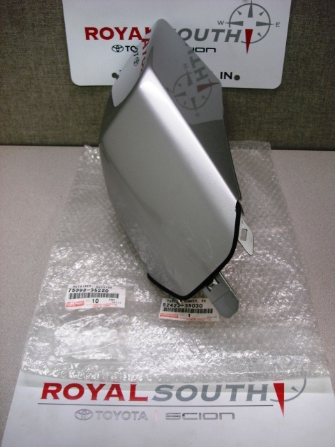 Toyota FJ Cruiser Right Front Bumper End Cap Genuine OE OEM