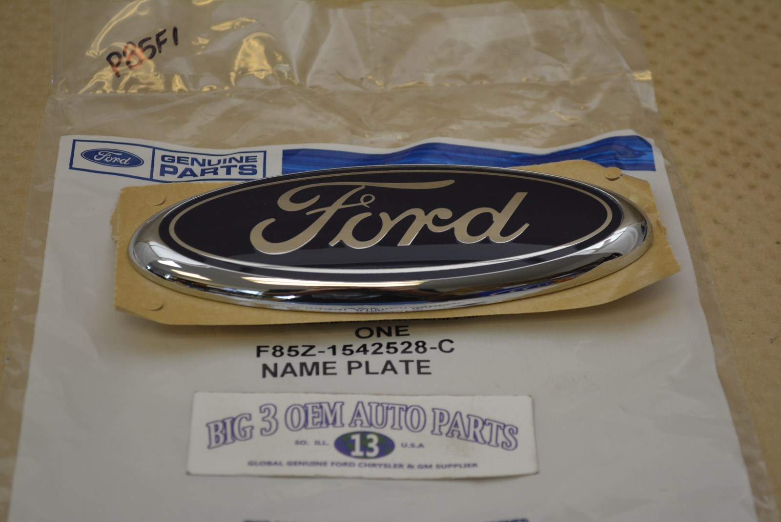 E-150 E-250 E-350 F-250 F-350 Excursion Ford Oval Blue Tailgate EMBLEM new OEM