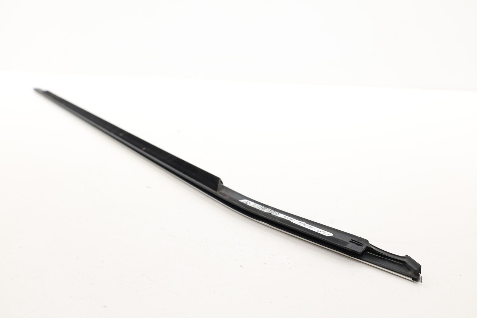 2018 – 2023 BMW X2 F39 FRONT LEFT SIDE DOOR WINDOW BELT MOLDING WEATHERSTRIP OEM
