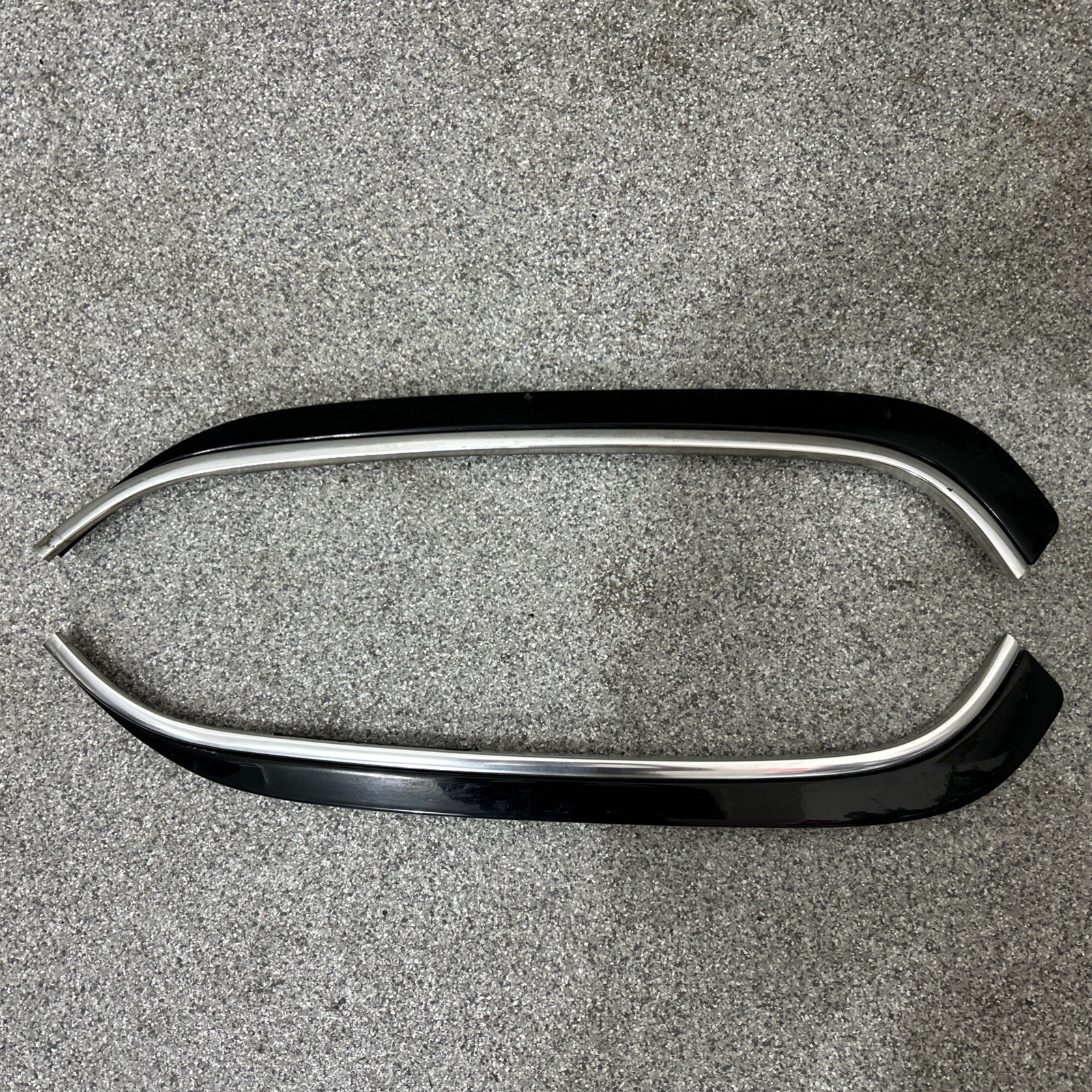 BMW E30 325i 318i 325e Coupe Rear Window C-Pillar Trim Chrome Schwarz qty 2 READ