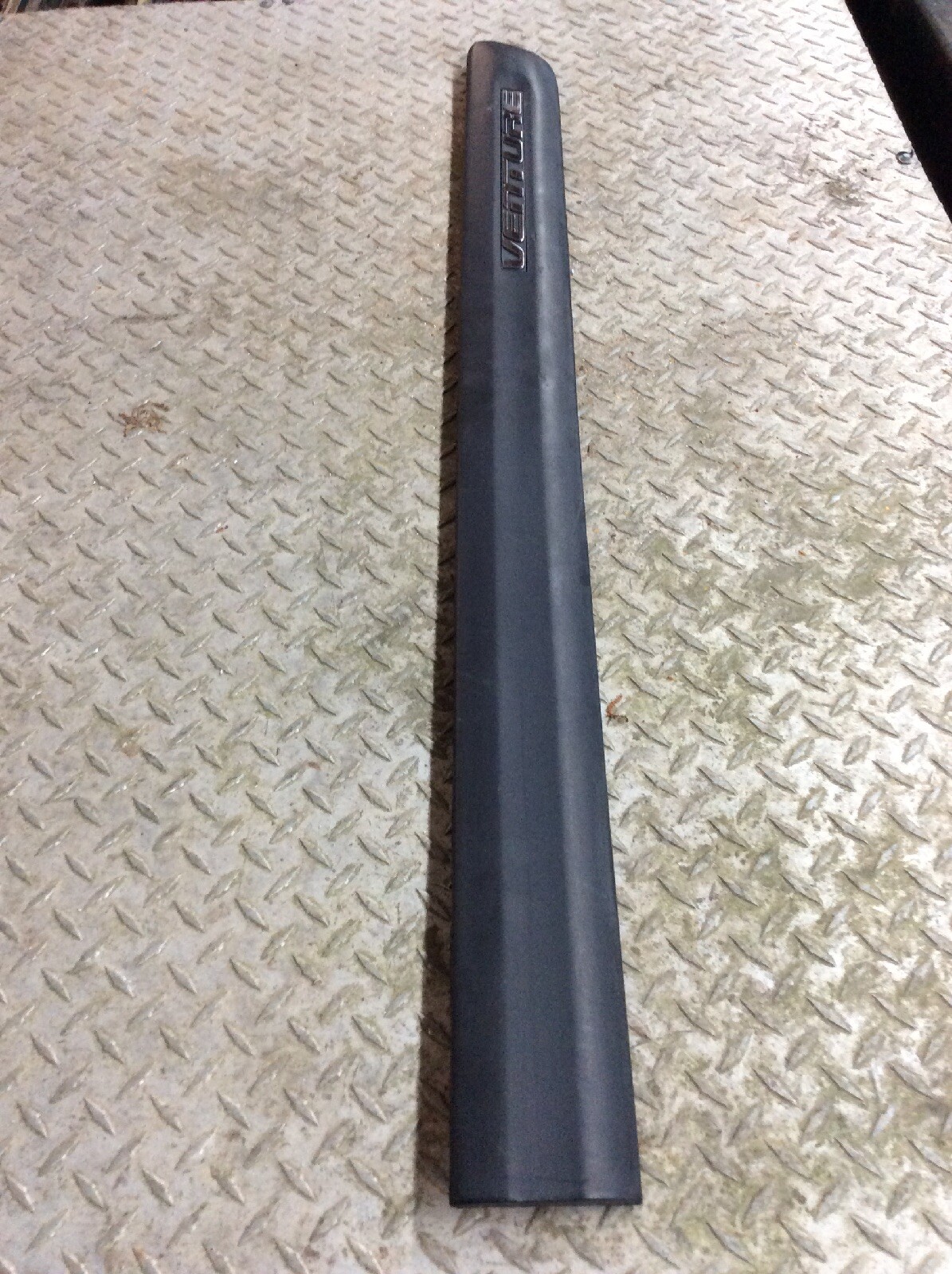 1997 1998 1999 2000 2001 2002 2003 04 05 CHEVY Venture FRONT RIGHT DOOR MOLDING