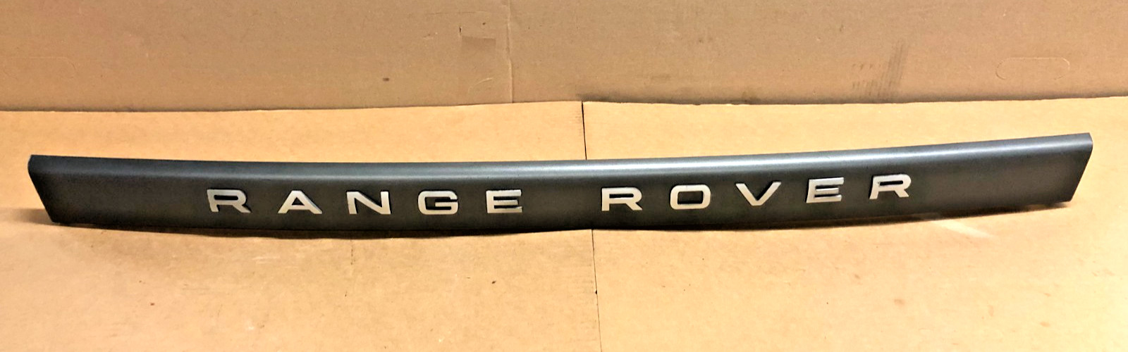 2008 range rover sport rear lower lift gate moulding 2006-2011