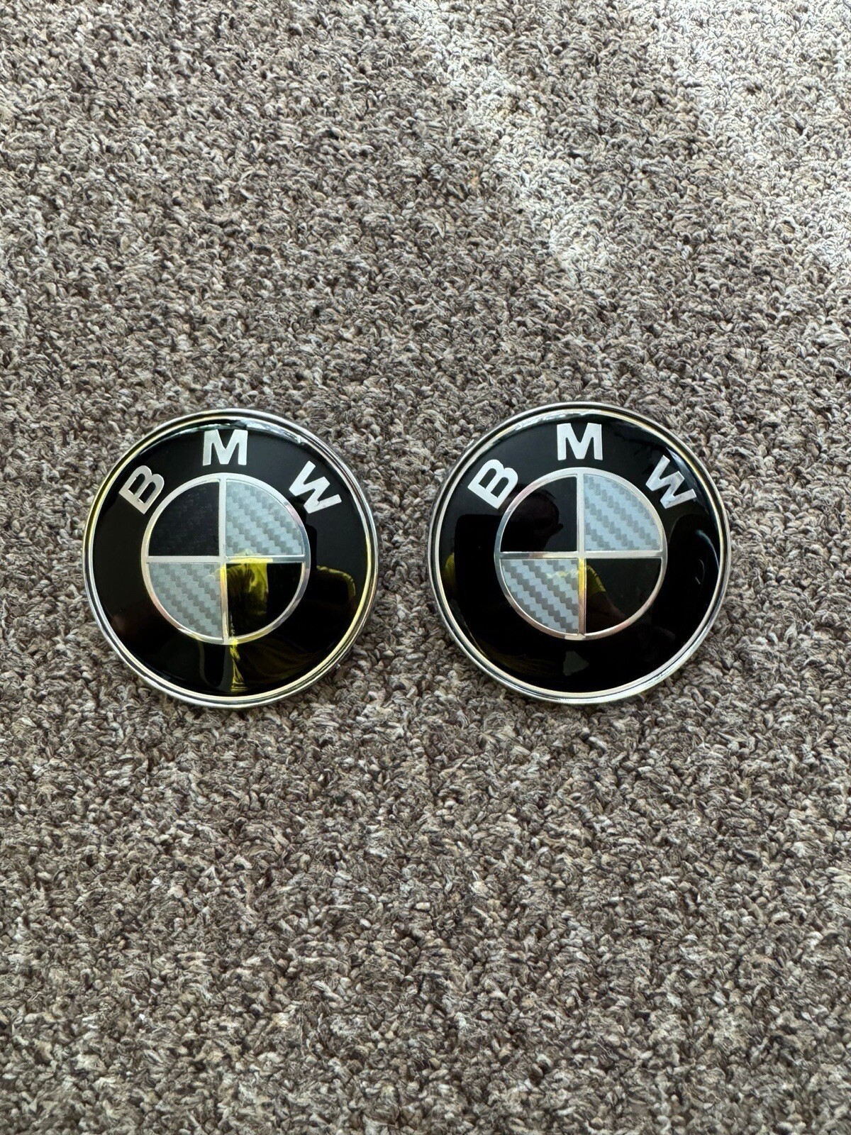 🚀2pcs Front Hood 82mm Rear Trunk 74mm Emblem Fit For BMW Black & Carbon 2 Pin
