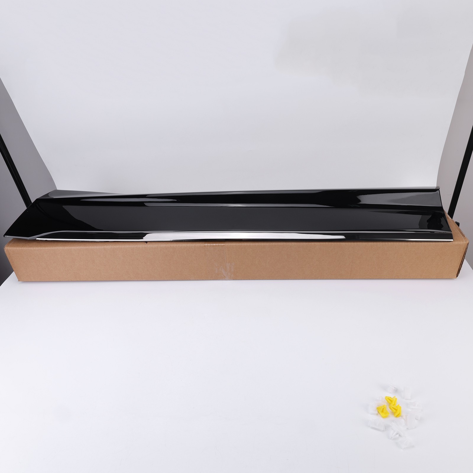 Front Right Side Door Molding Trim 84514879 For 2019-2026 Chevy Blazer Gloss Blk