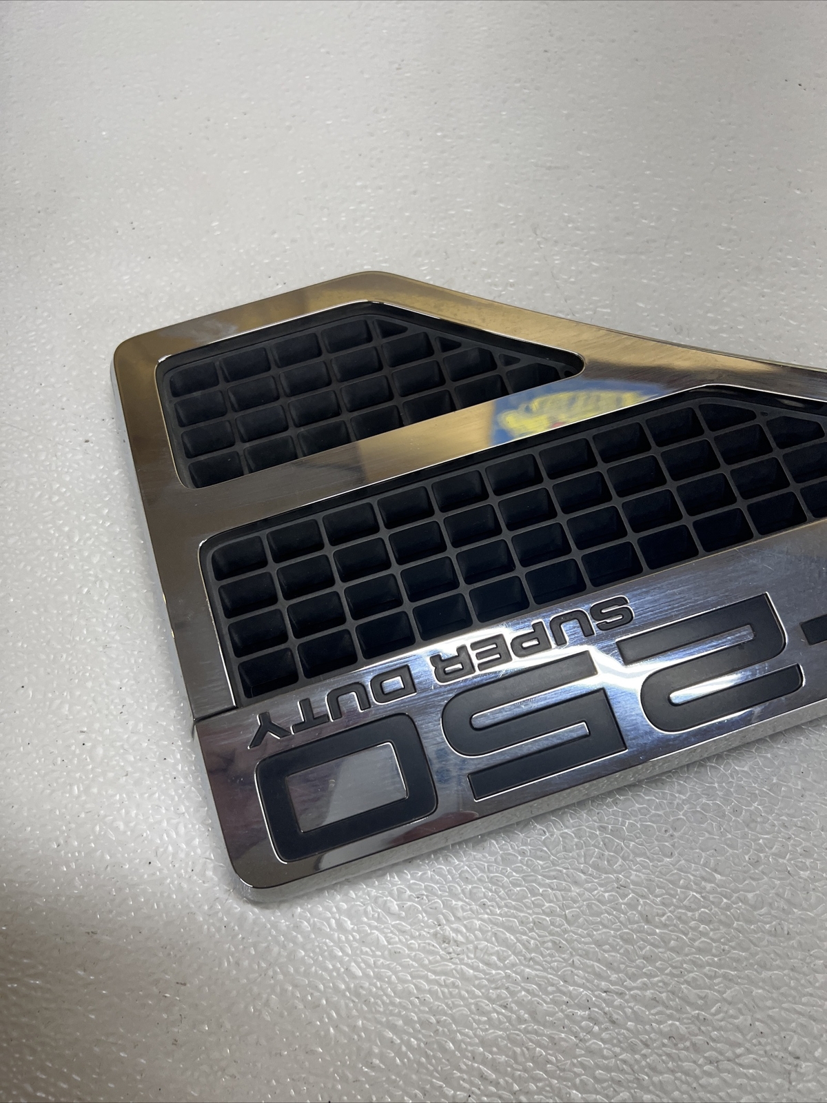 08-10 Ford F-250 Super Duty XLT Driver Side Emblem Badge OEM 8C34-25000A72-A