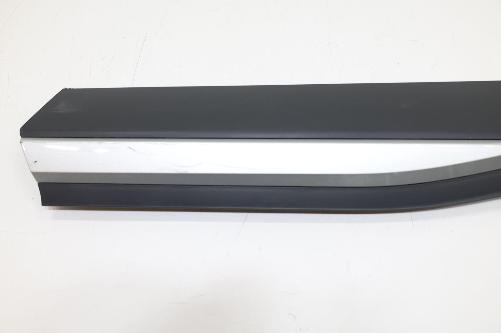 2023-2026 VINFAST VF 8 REAR RIGHT SIDE DOOR LOWER MOLDING PANEL OEM BEX30035218