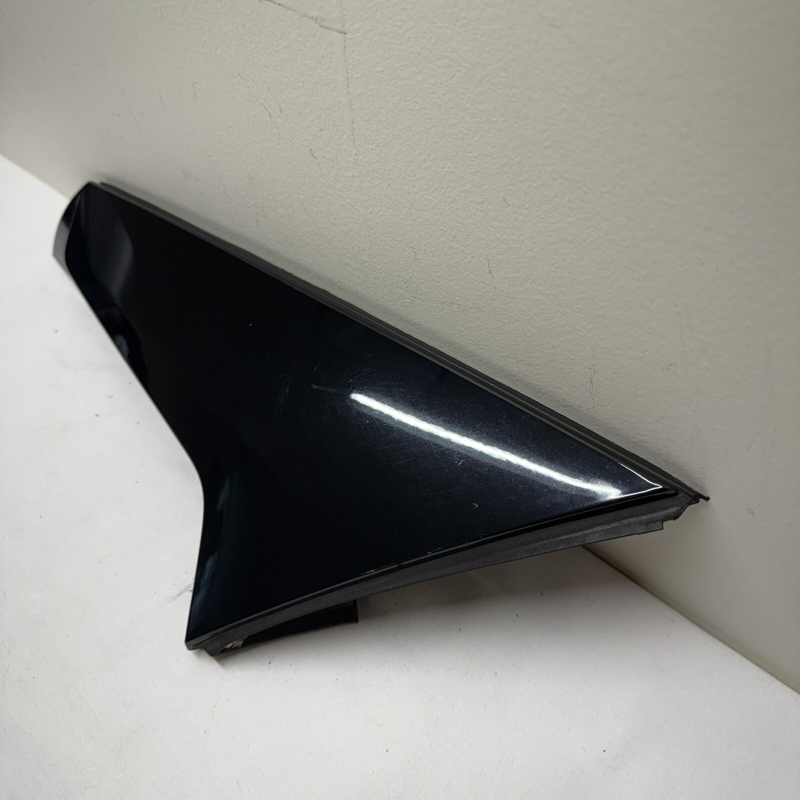 OEM 2018-2023 CHEVROLET EQUINOX REAR LEFT DOOR WINDOW REARWARD APPLIQUE MOLDING