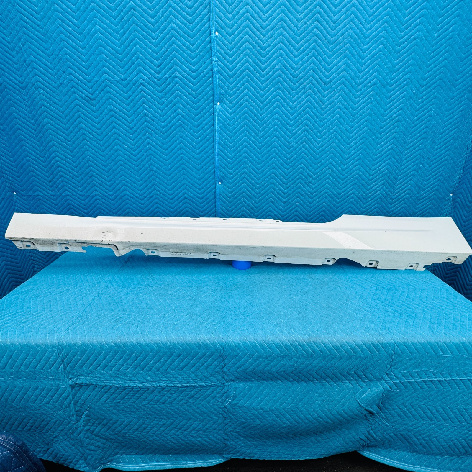 2012–2017 BMW 650i Left Side Skirt OEM 37439261 Alpinweiss 3
