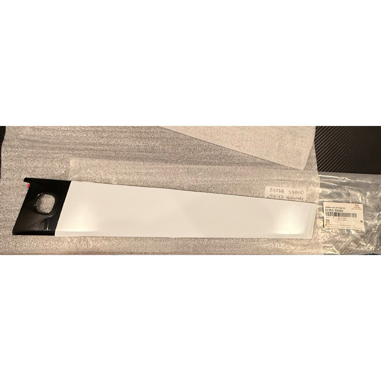 Genuine OEM Kia 82260 S9000 Passenger R Front Door B-Pillar Trim 20-23 Telluride