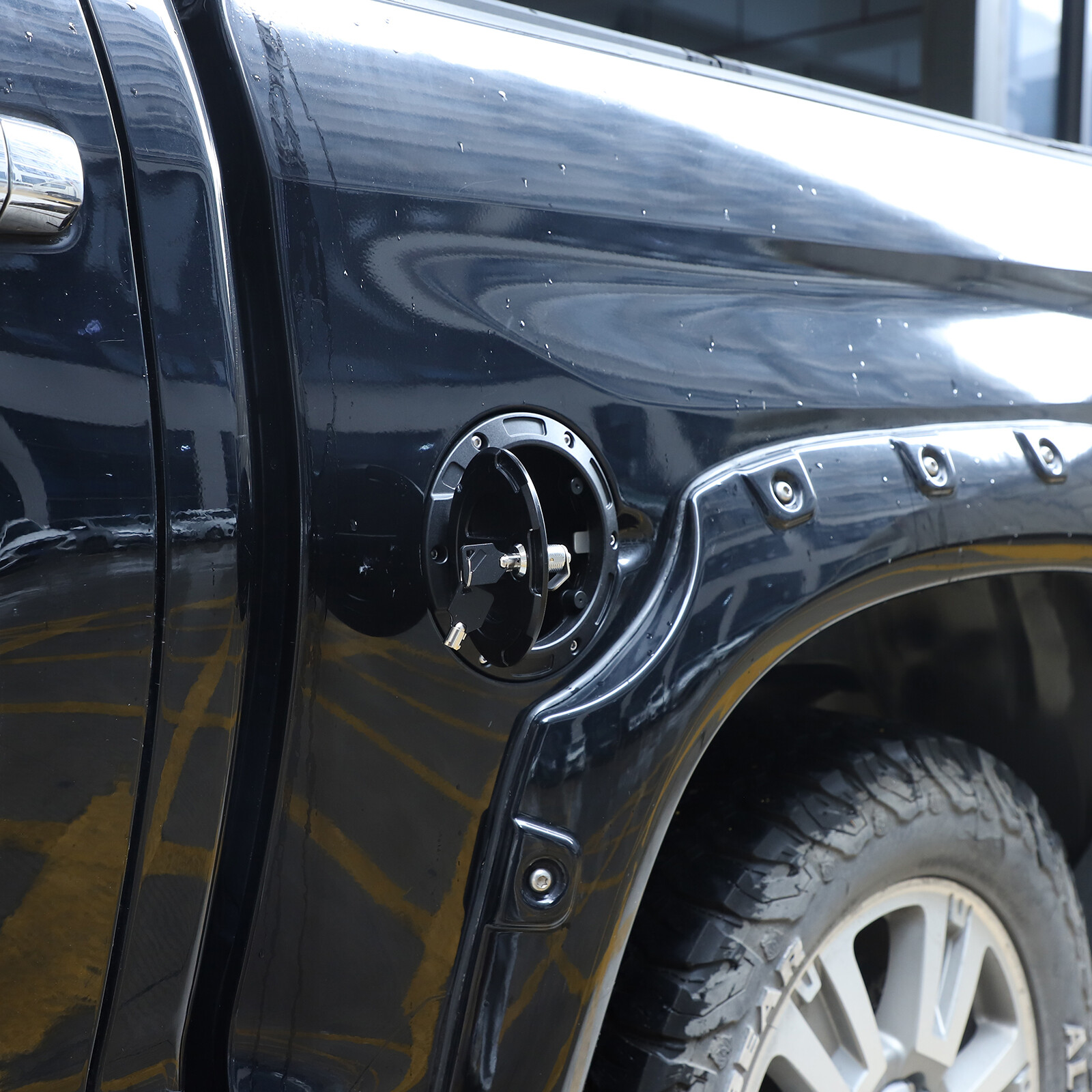 Locking Fuel Door Black Gas Tank Cap Cover Lock Key For Toyota Tundra 2007-2021