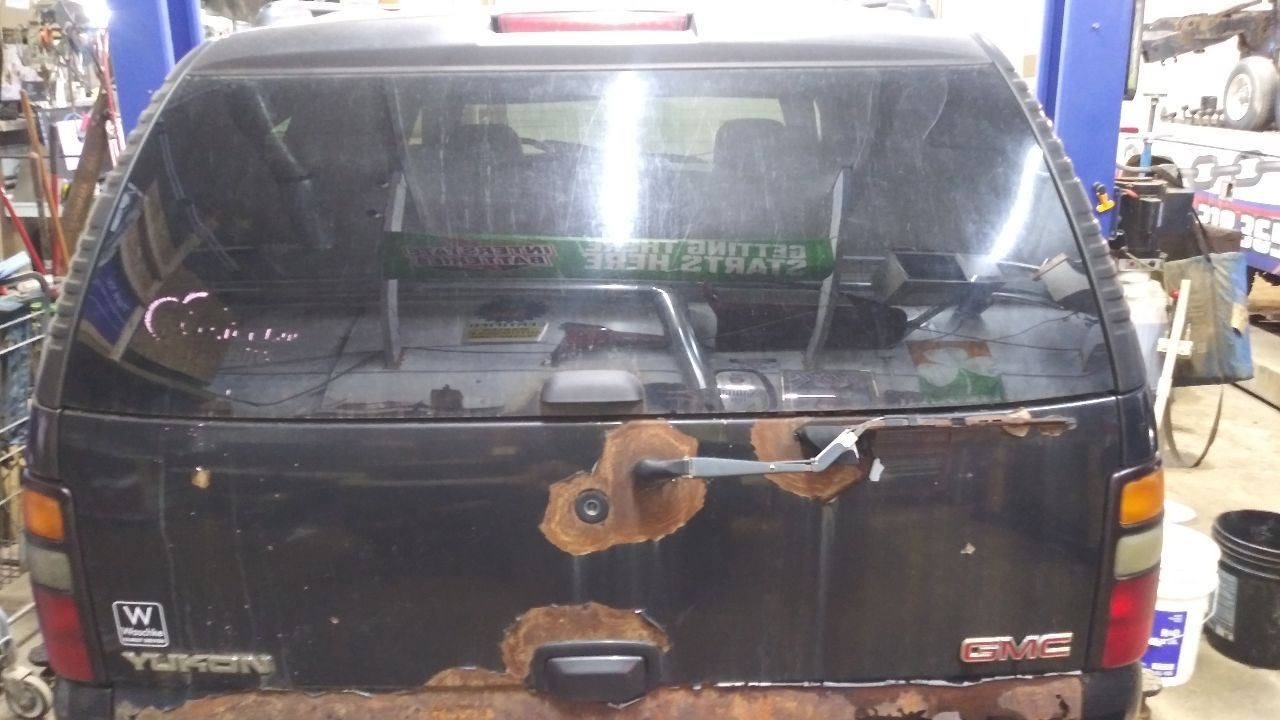 Rear Passenger Exterior Pillar Molding 15764014 Fits 00-06 TAHOE