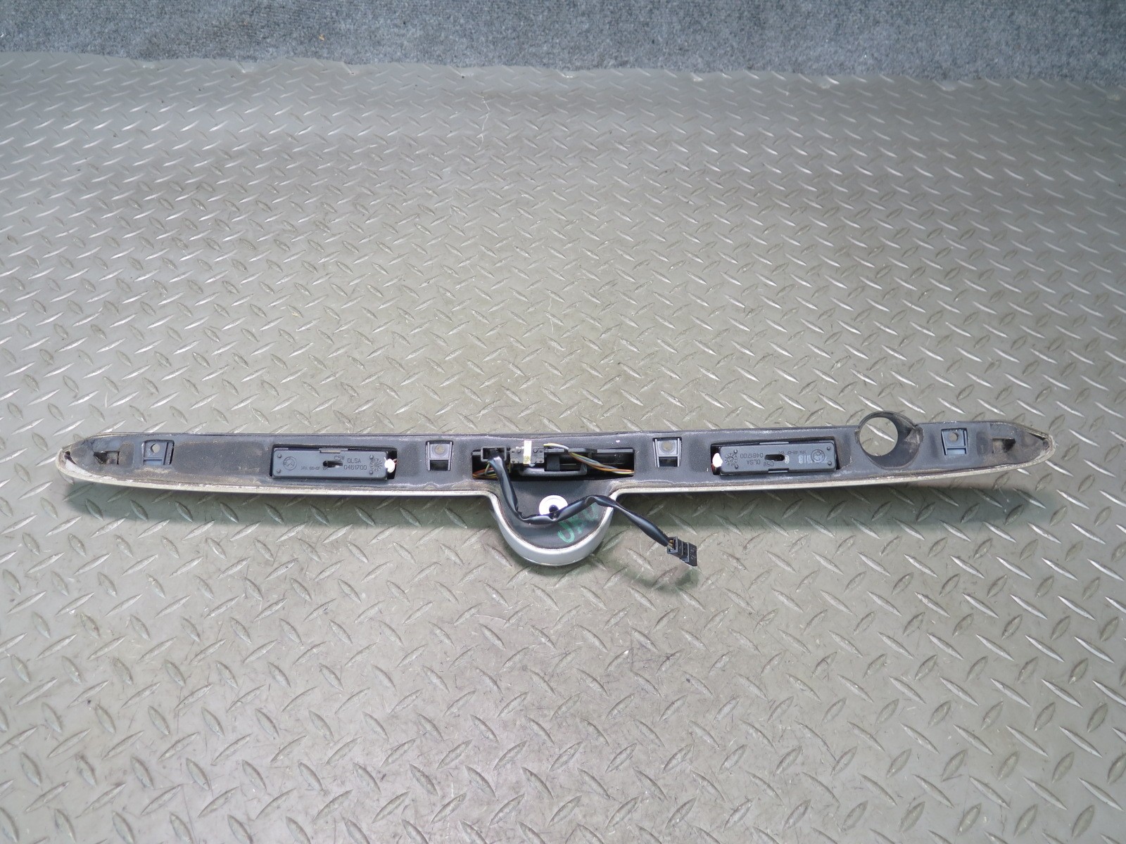 01-06 BMW E46 330Ci CONVERTIBLE REAR TRUNK LID HANDLE TRIM MOLDING OEM